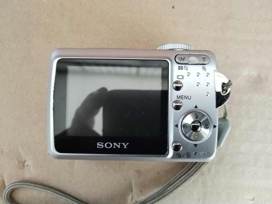 Малък фотоапарат Sony Cyber-shot DSC-S500