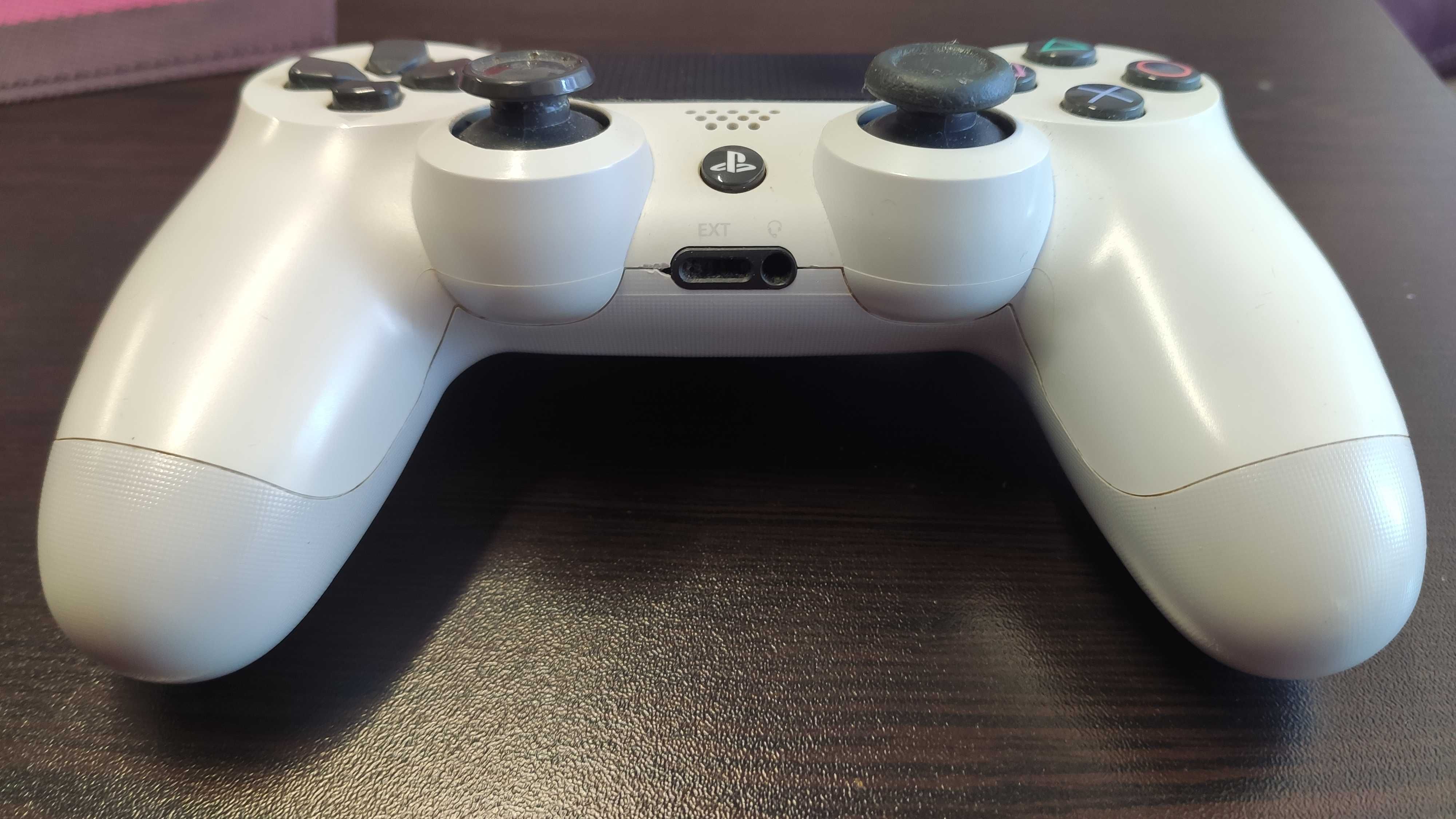 Джойстик за PS4 бял