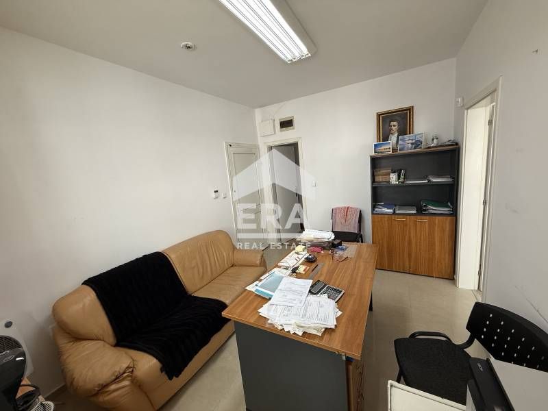 Продава се Офис в Бургас, Зорница - 106 кв.м за 1415 €/кв.м - Снимка #3