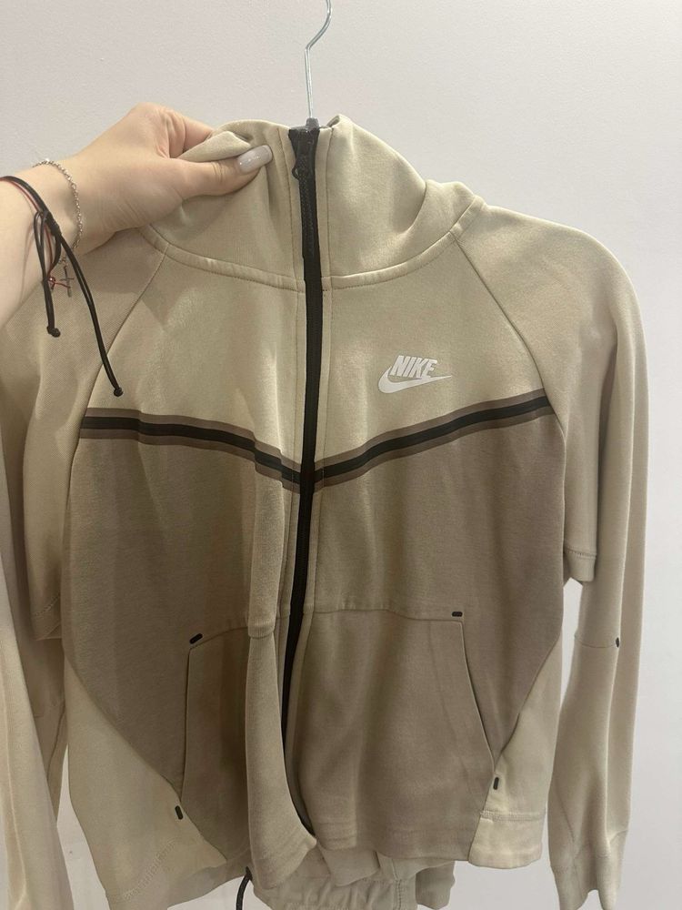 Nike tech fleece - women