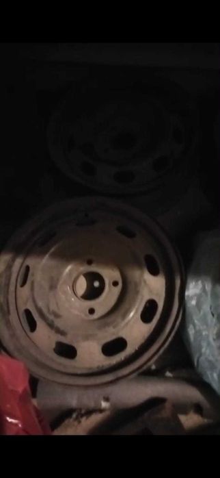 продам комплект железных дисков R-14 Audi B4 подходит