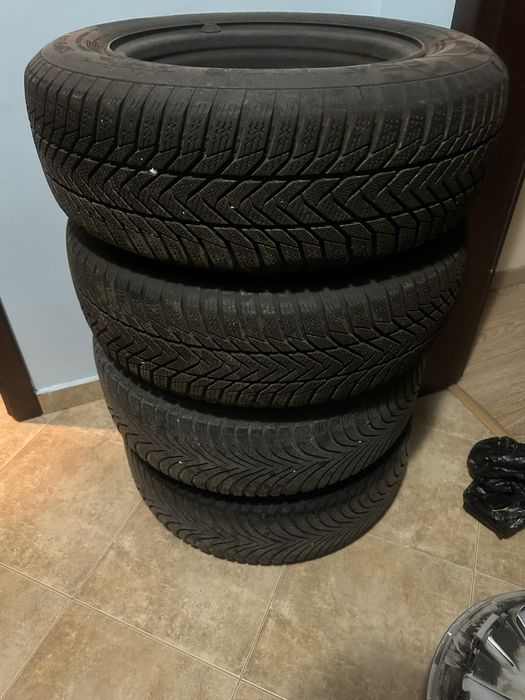 Зимен комплект гуми и джанти – 195/65 R15 за Citroën / Peugeot.