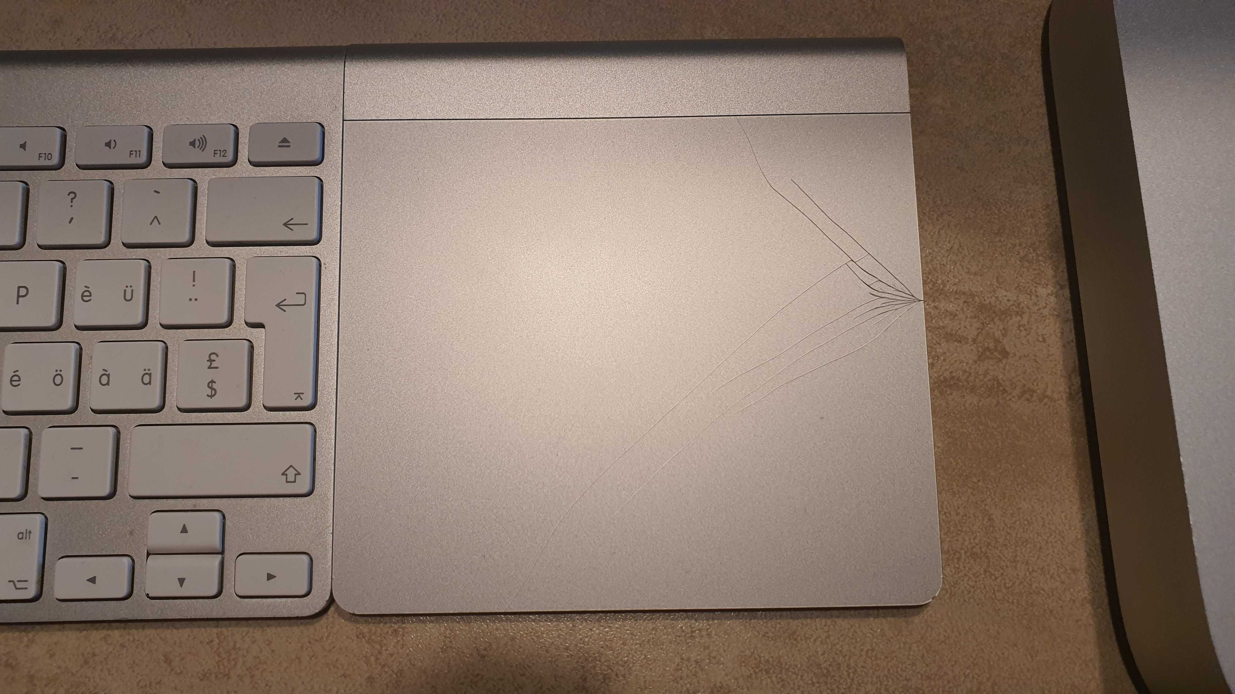 Vand mac mini+monitor+tastatura+touchpad