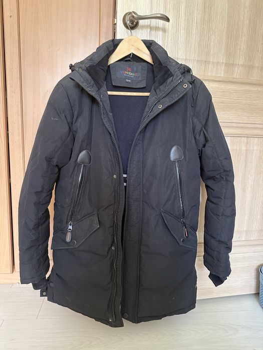 Продам зимнюю куртку на подростка.