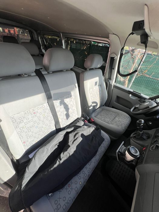Volkswagen Transporter T5 8+1 locuri.