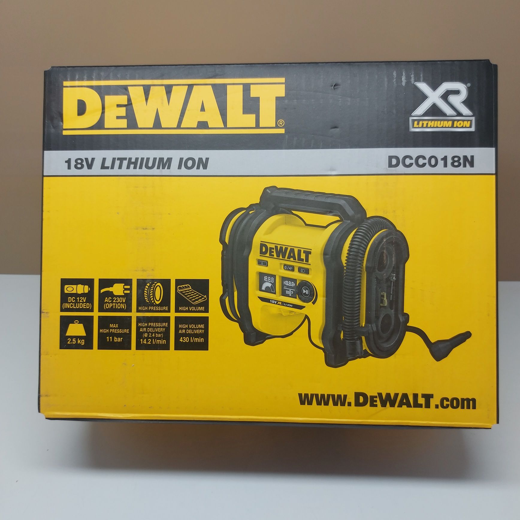 Акумулаторен компресор DeWALT DCC018N