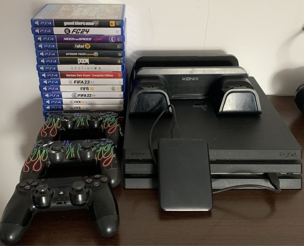 Vand consola PlayStation 4 Pro 1TB