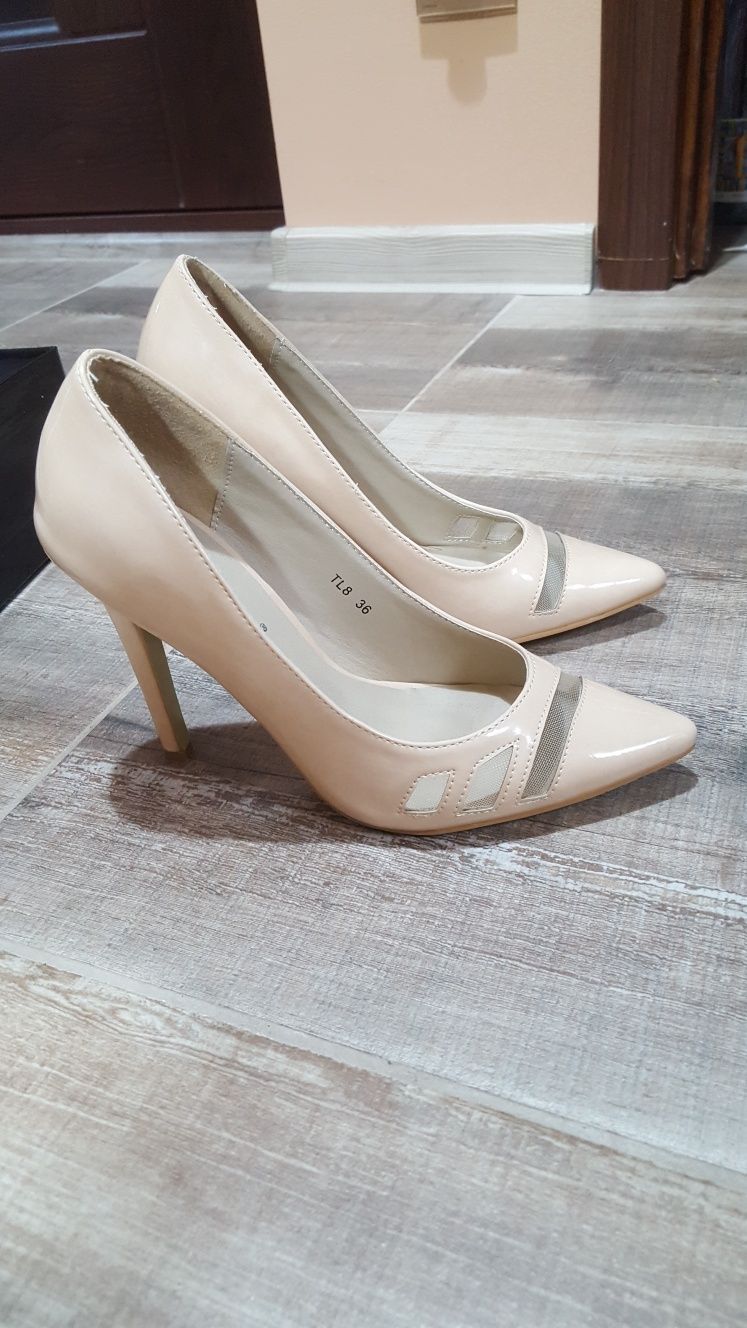 Pantofi nude / crem marime 36