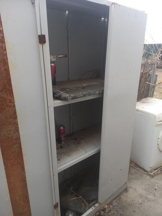 Шкаф металический