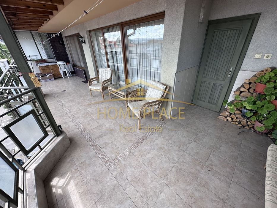 Дава се под наем Тристаен апартамент в Варна, Център - 120 кв.м за 918 € - Снимка #2