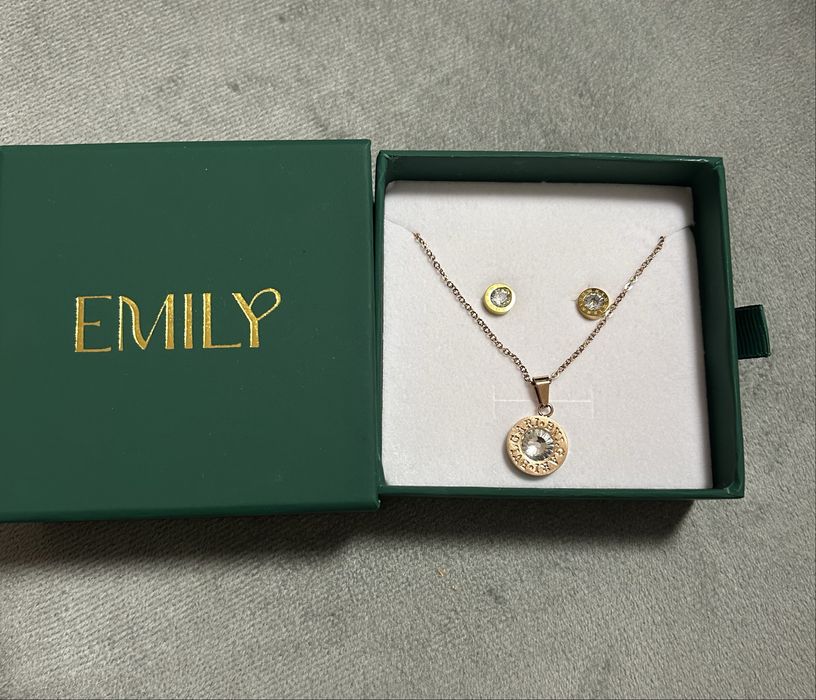 Комплект обеци и колие