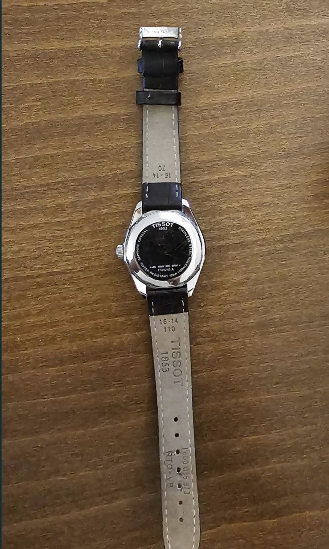 Дамски часовник Tissot с кожена каишка