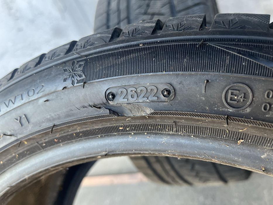 2 бр. зимни гуми 245/40/18 Triangle DOT 2622 7 mm