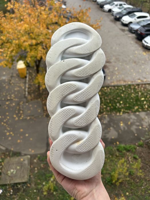 Versace chain reaction