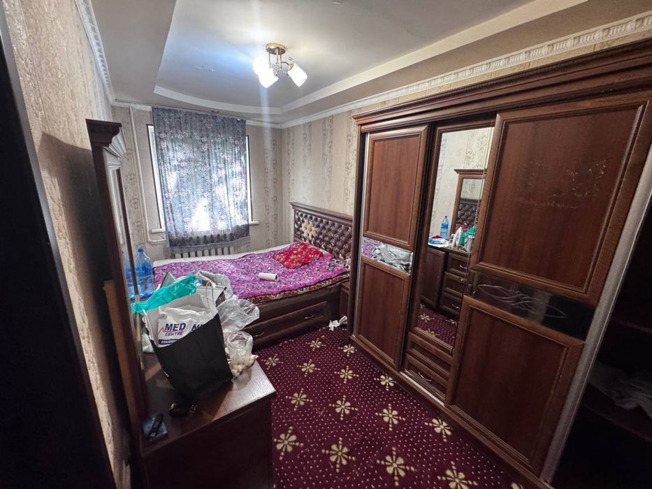 Чиланзар 4.  Метро Мирзо улугбек.  Аренда ! 3 Х комнатная