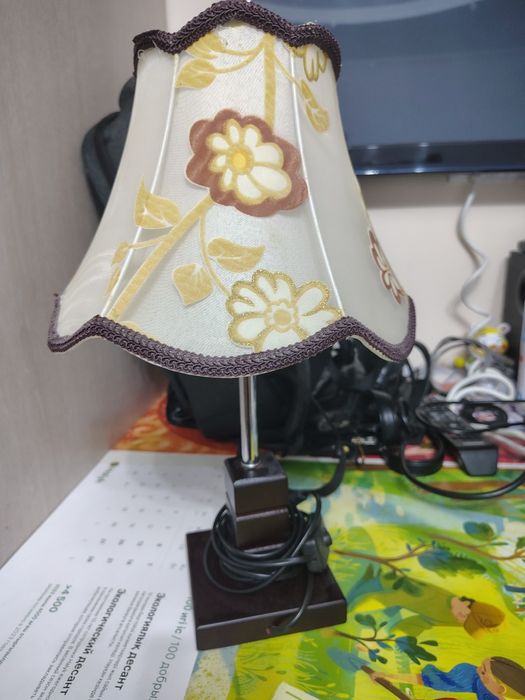 Светильник отдам даром