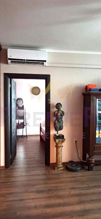 Продава се Двустаен апартамент в София, Разсадника - 61 кв.м за 2886 €/кв.м - Снимка #8