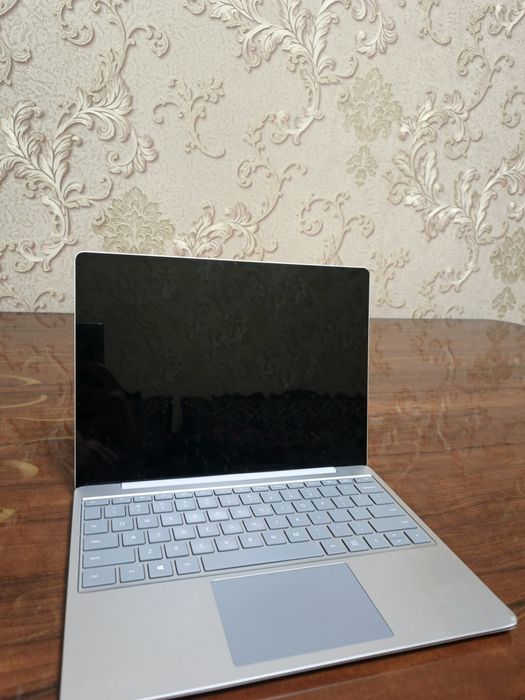 Microsoft Surface 3(15-inch) noutbuk sotiladi