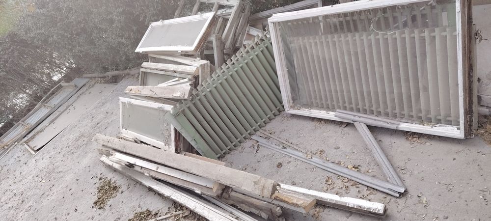 4 xonali uy derazalarini yaroqlilari ham bor o'tin qilib ishlatishga