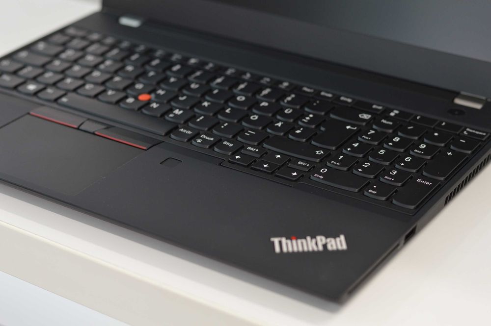 Lenovo ThinkPad P15s-Intel Core i7-1165G7 / 32GB RAM DDR4 / 512GB SSD
