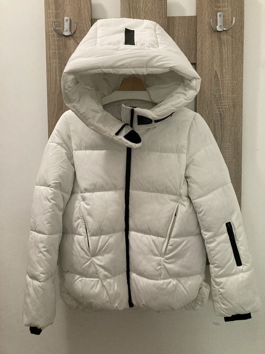 Яке Colin's ново