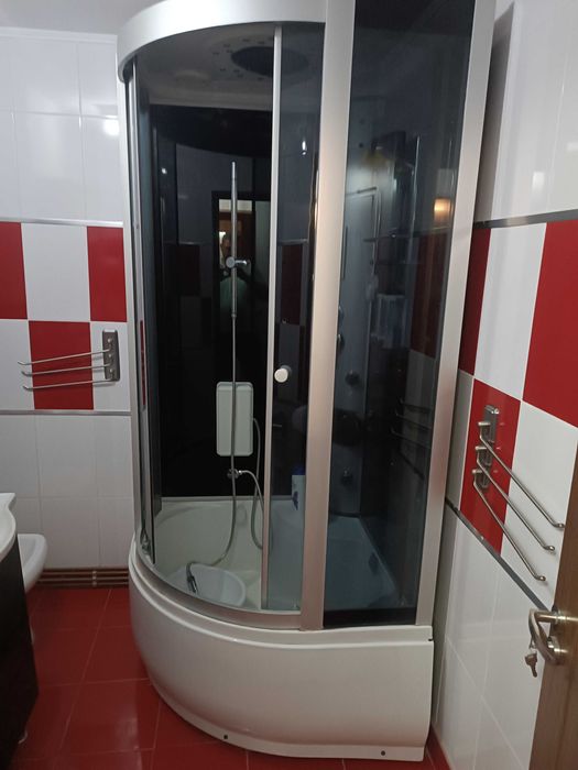 Închiriez apartament 3 camere decomandate etaj 2 zona HCC