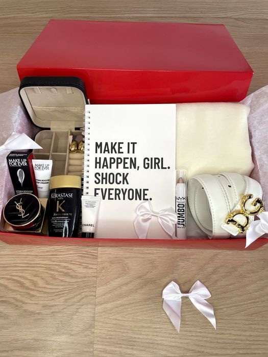 Подаръчна кутия дамска празнична