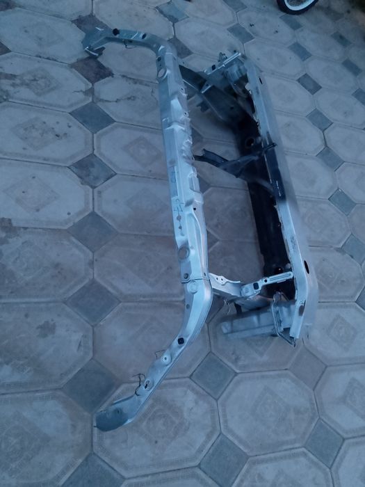 Продам телевизор на таёта ипсум, таета авенсис.