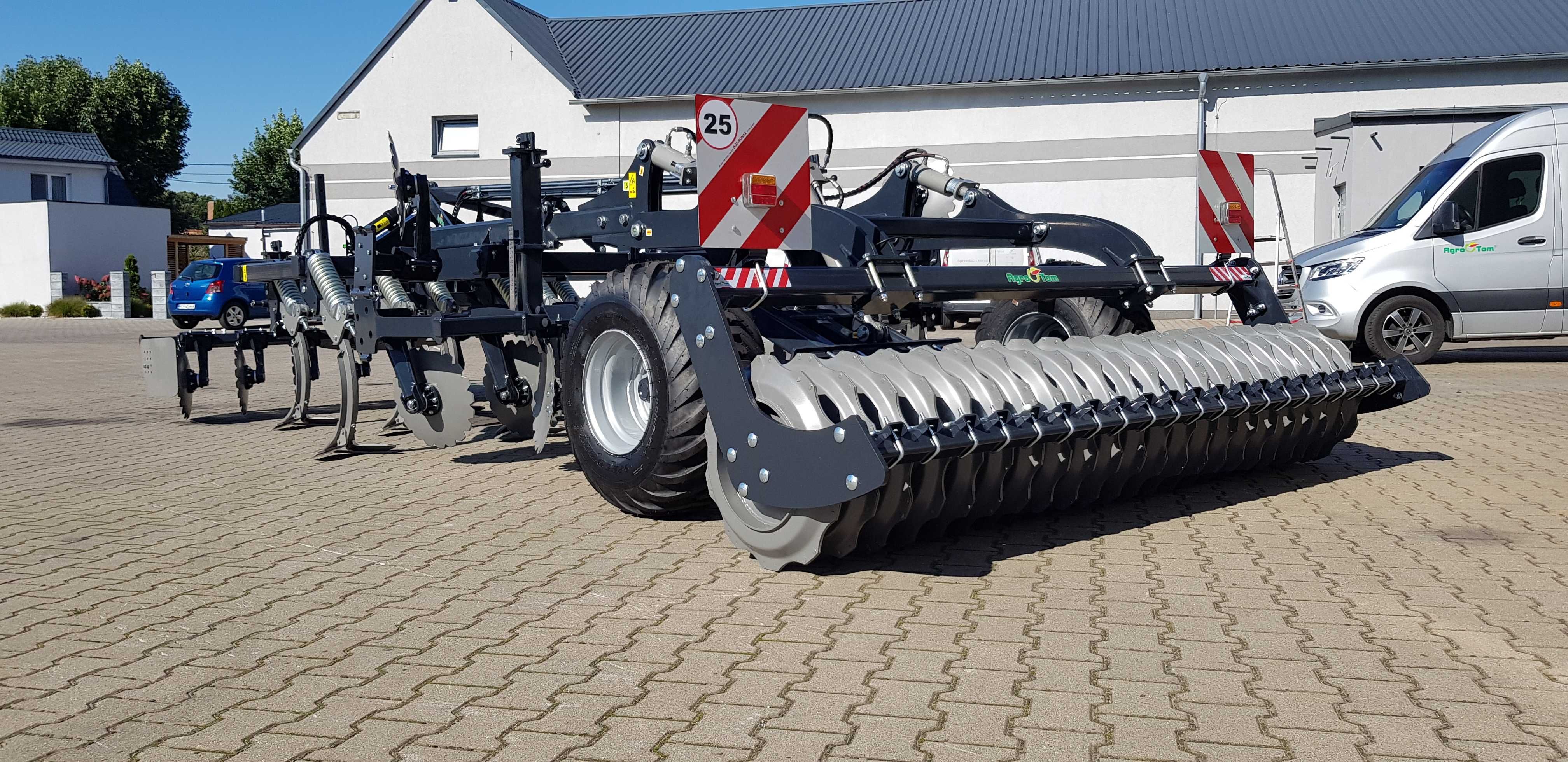 Cultivator de miriște Agro-Tom model APSP W 3.0, tractat