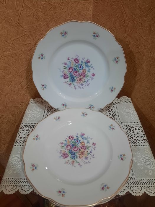 Красивые тарелки- 3 шт., Чехославакия, d- 24 см. Белоснежный фарфор, в