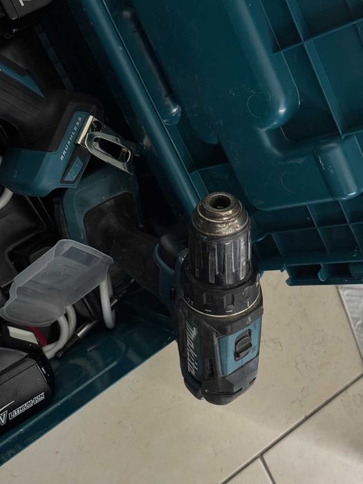 Продавам Акумулаторен Винтоверт и Бормашина Винтоверт Makita