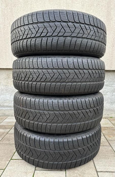Set anvelope / cauciucuri iarna 235/60/18 Pirelli Scorpion Winter RSC