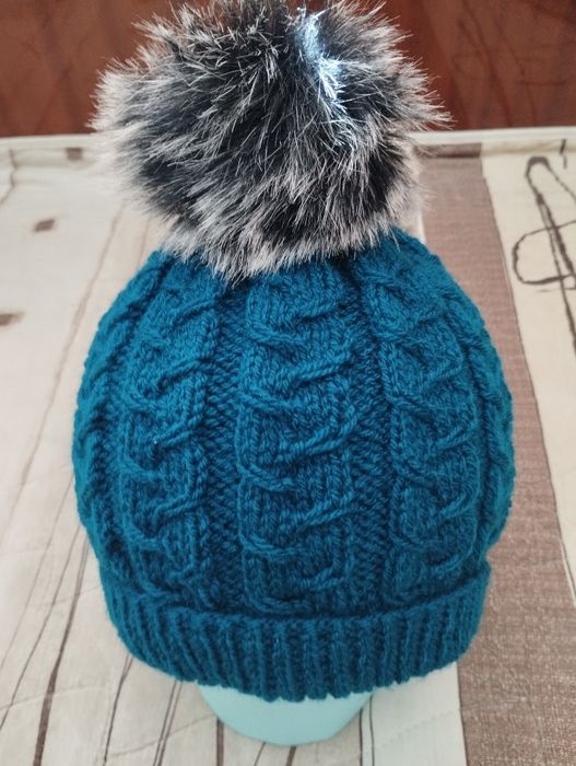 Ръчно плетени дамски шапки барети, тюрбани и бини