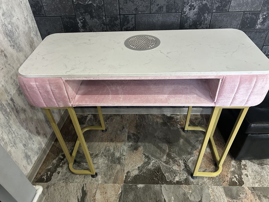 Masa pt manichiura cu aspirator inclus