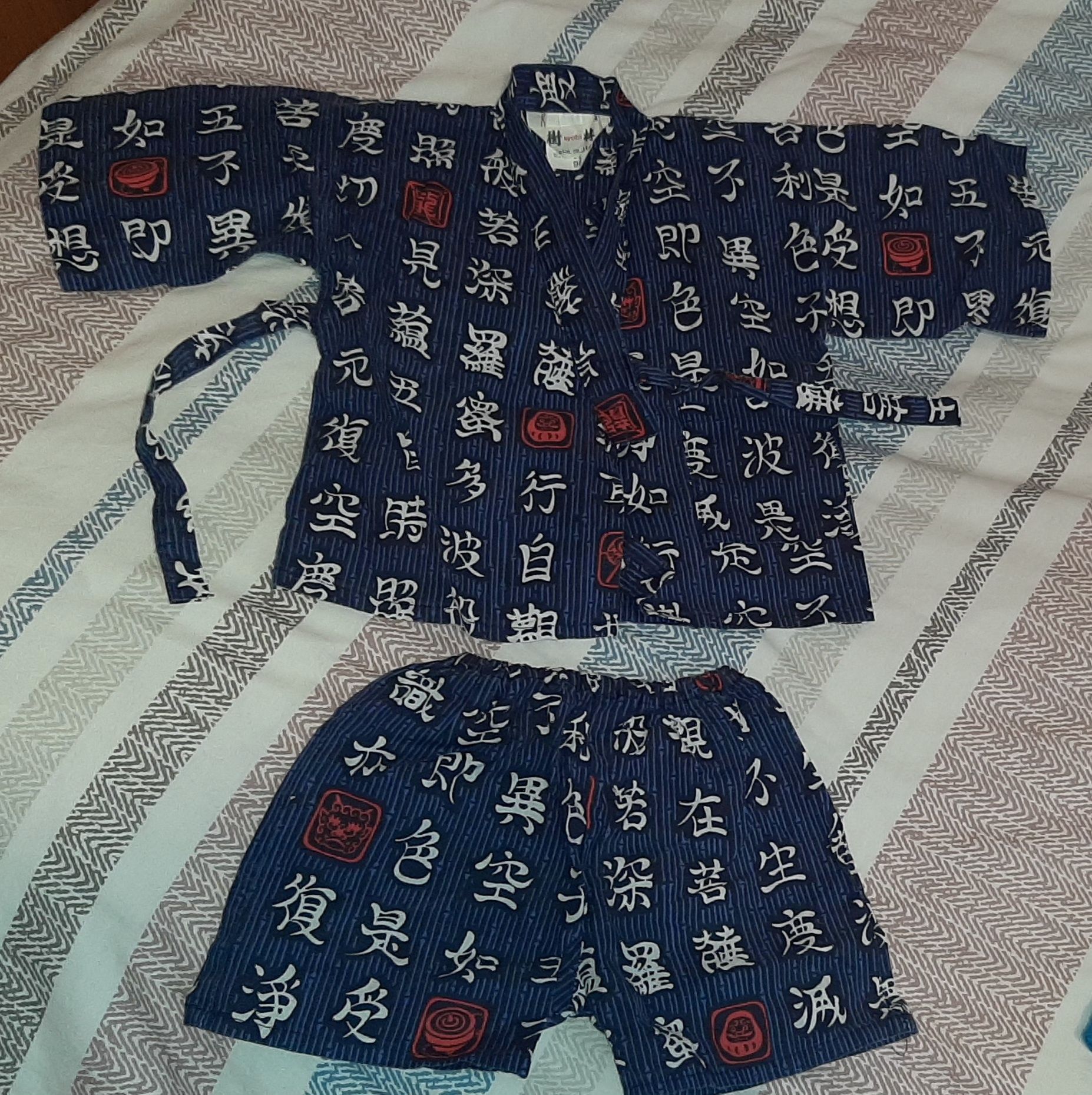 Costumas din 2 piese Japonez stil 80 lei