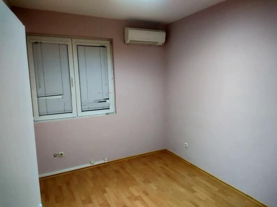 Дава се под наем Етаж от къща в София, Изток - 125 кв.м за 1000 € - Снимка #2