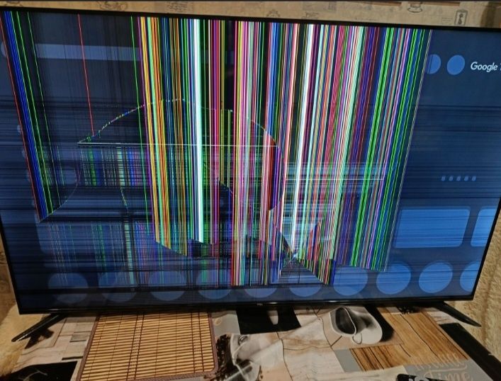 Продам телевизор, разбит экран диоганаль 55