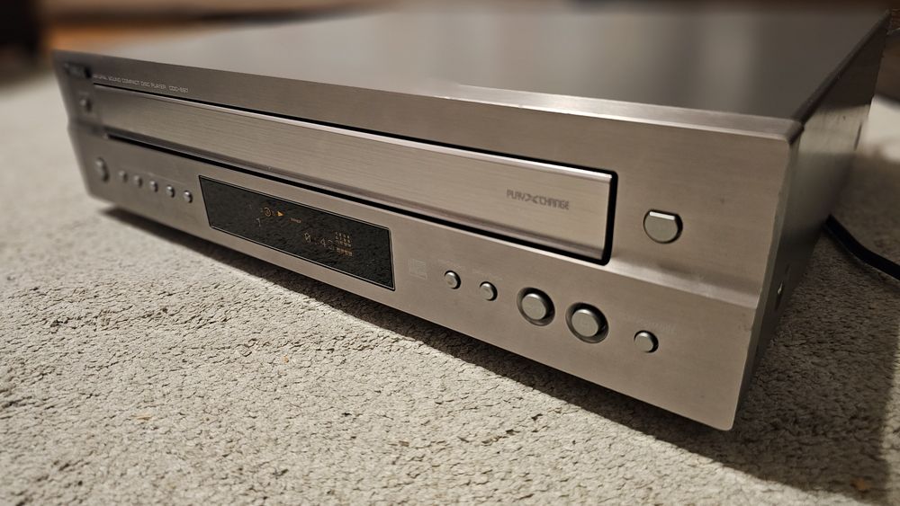 CD changer Yamaha CDC-697, cu 5 discuri, fara telecomanda.