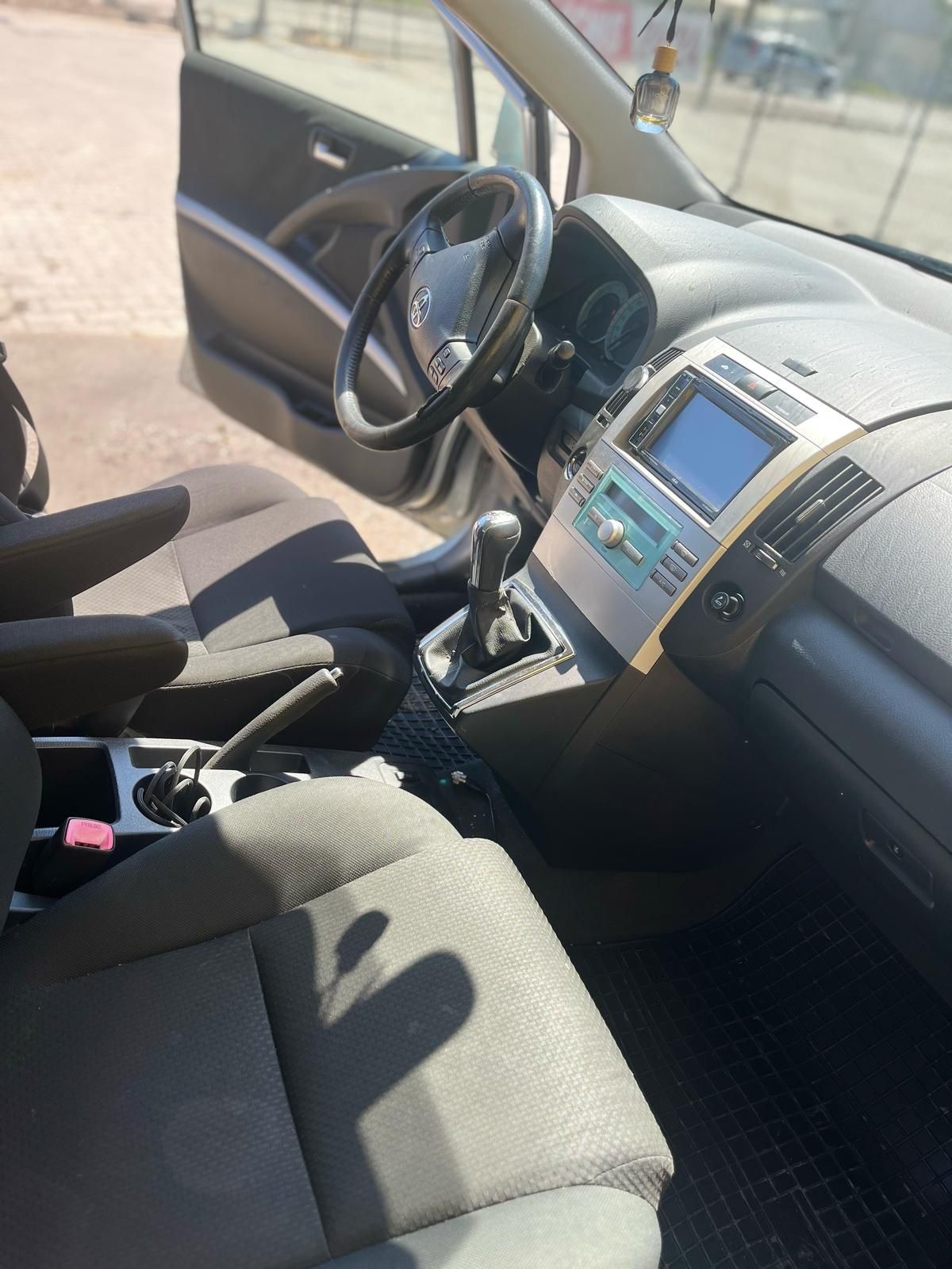 Toyota corolla verso 7 locuri