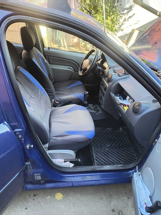 Se oferă spre vânzare Dacia Logan an 2006, motor 1.4 benzina