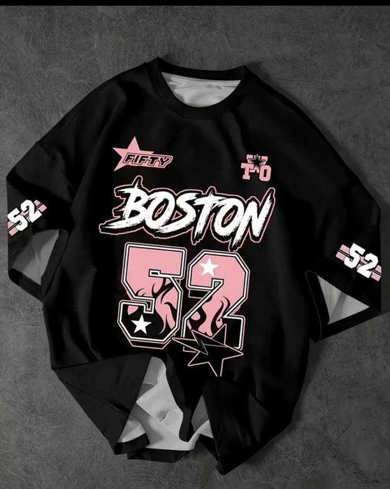 Стильная оверсайз футболка с ярким розово-белым принтом BOSTON 52