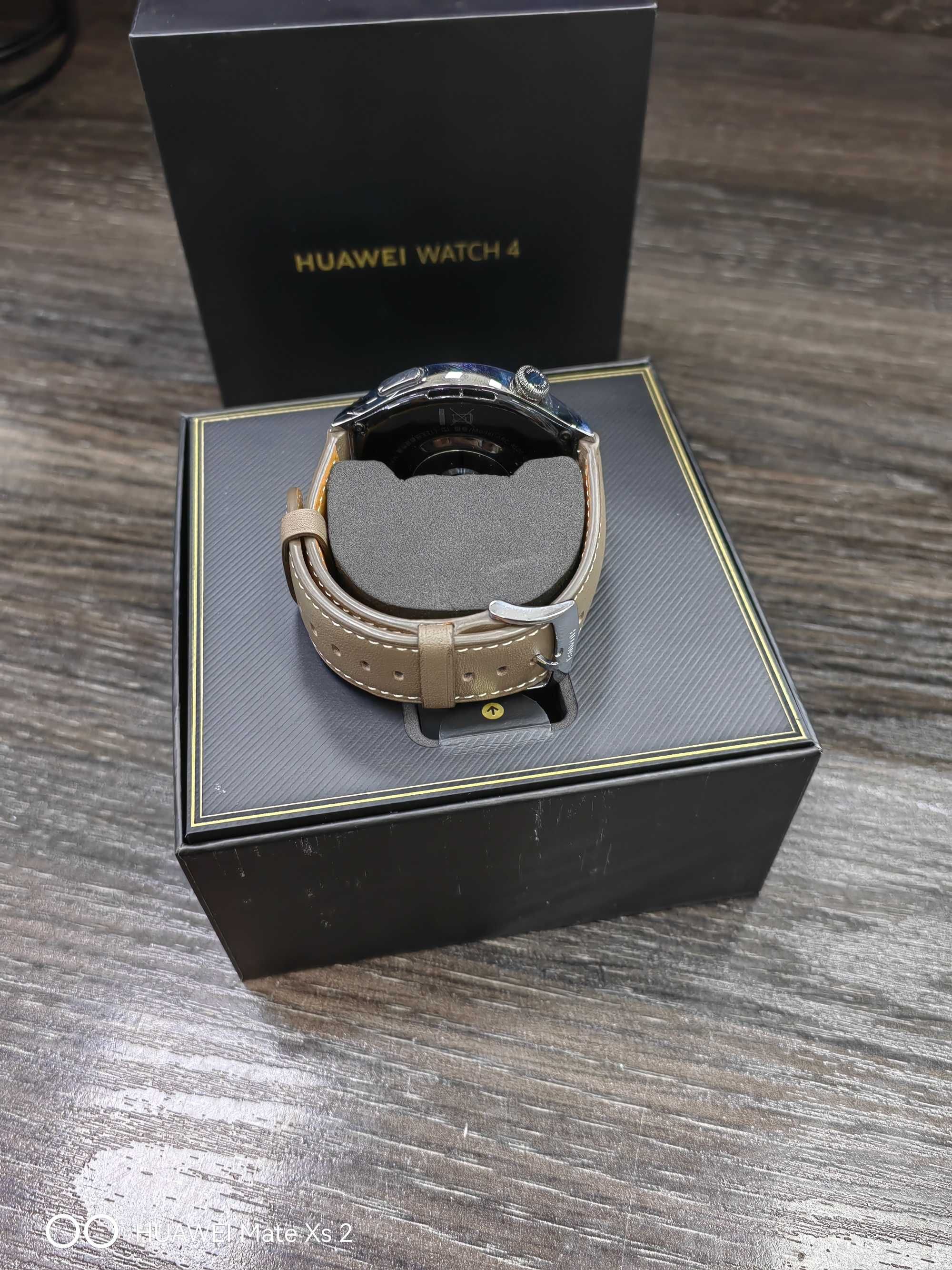 Huawei Watch 4 с поддержкой e-sim в отличном состоянии полный комплект
