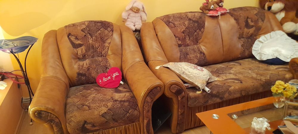 Vând canapea extensibilă +2fotolii  în stare foarte bună. Preț 700,.