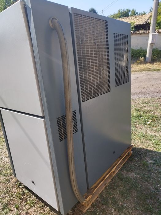 Продавам винтов компресор