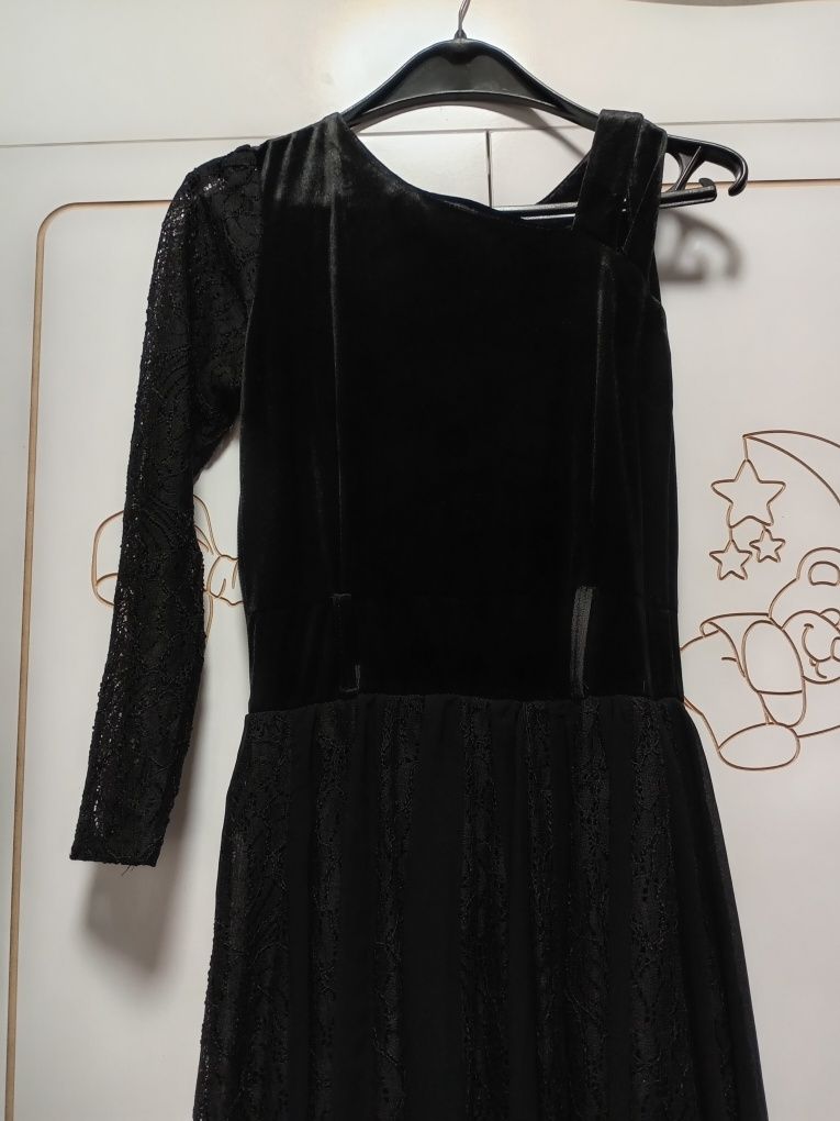 Вечернее платье чёрного цвета