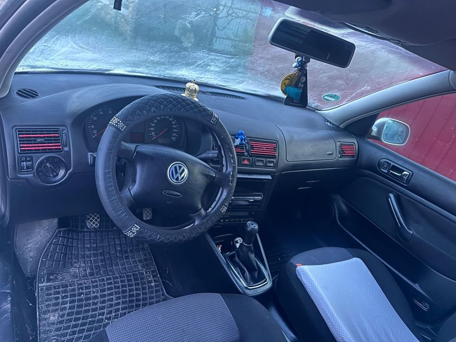 Vând Volkswagen Golf 4
