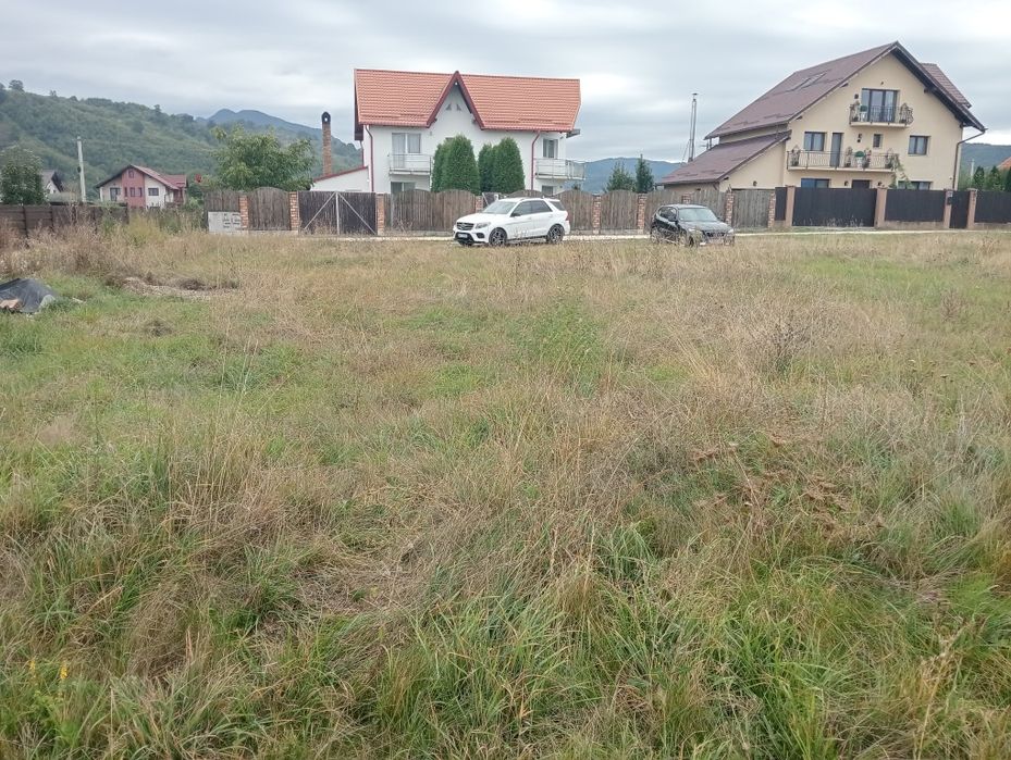 Teren intravilan de construcții case 800+900 metri la munte Glejerie R