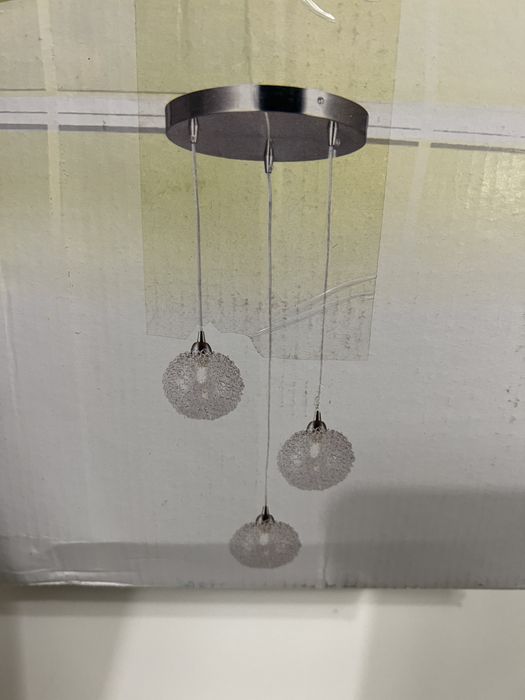 Продается новая люстра Globo