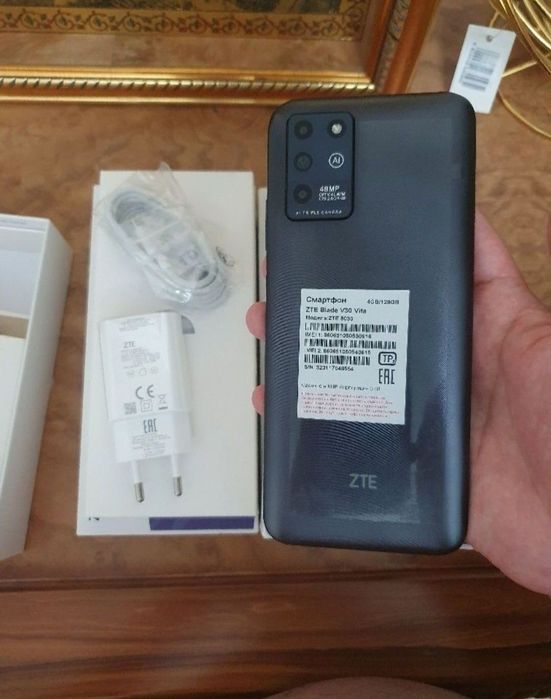 ZTE Blade V30 4/128GB Black 4G Igravoy Original Karobka Holati ideal