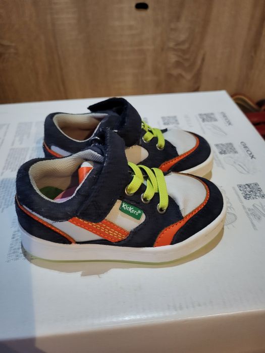 Adidas Kickers, cu piele intoarsa, stare foarte  buna, nr 21, 14 cm